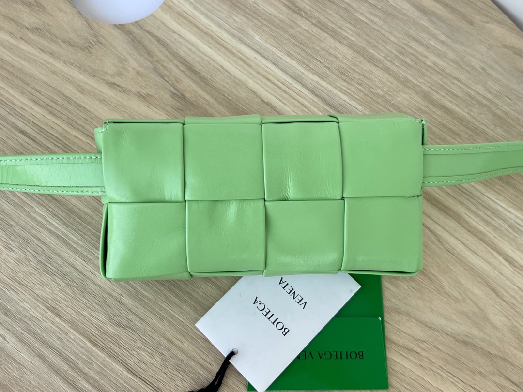 bo*te*ga Ve*ne*ta cassette waist bag