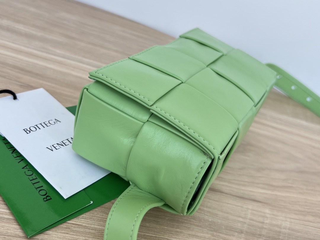 bo*te*ga Ve*ne*ta cassette waist bag