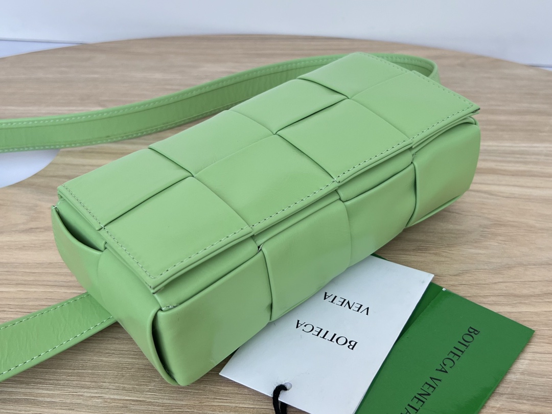 bo*te*ga Ve*ne*ta cassette waist bag