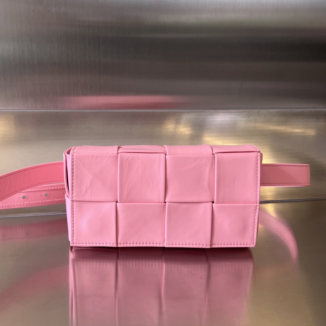 bo*te*ga Ve*ne*ta cassette waist bag