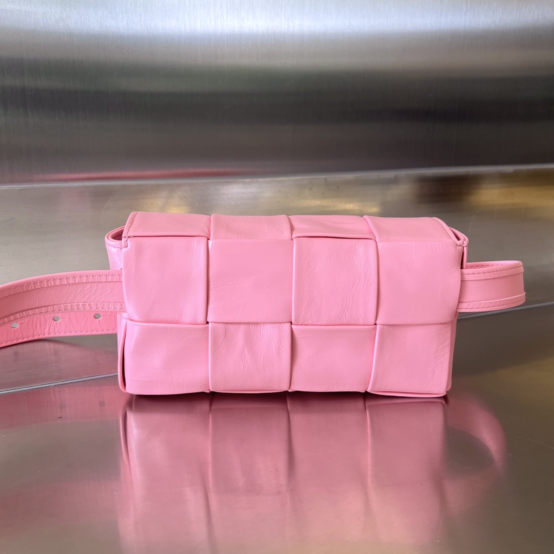 bo*te*ga Ve*ne*ta cassette waist bag