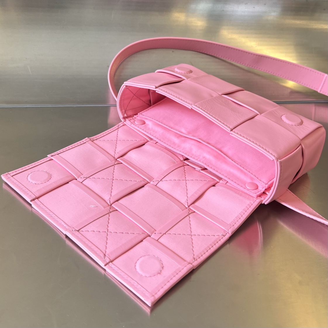 bo*te*ga Ve*ne*ta cassette waist bag