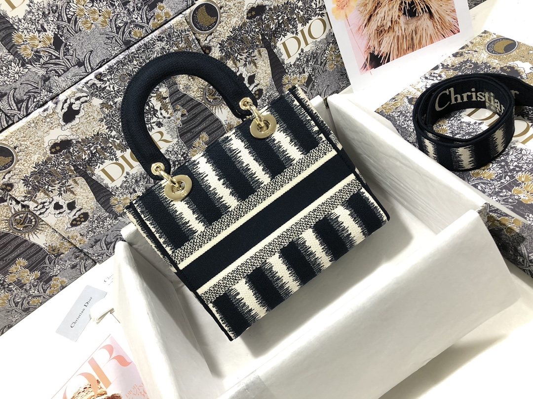 D*or medium lady d-lite bag