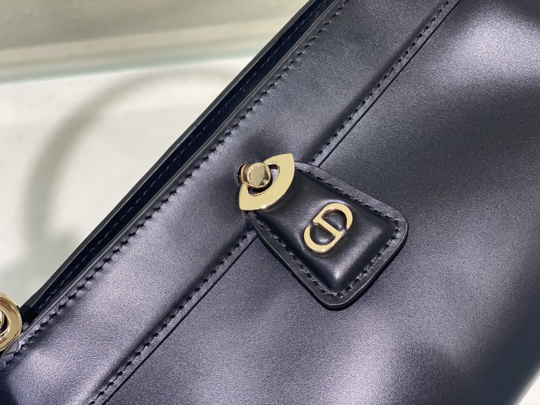 medium D*or key bag