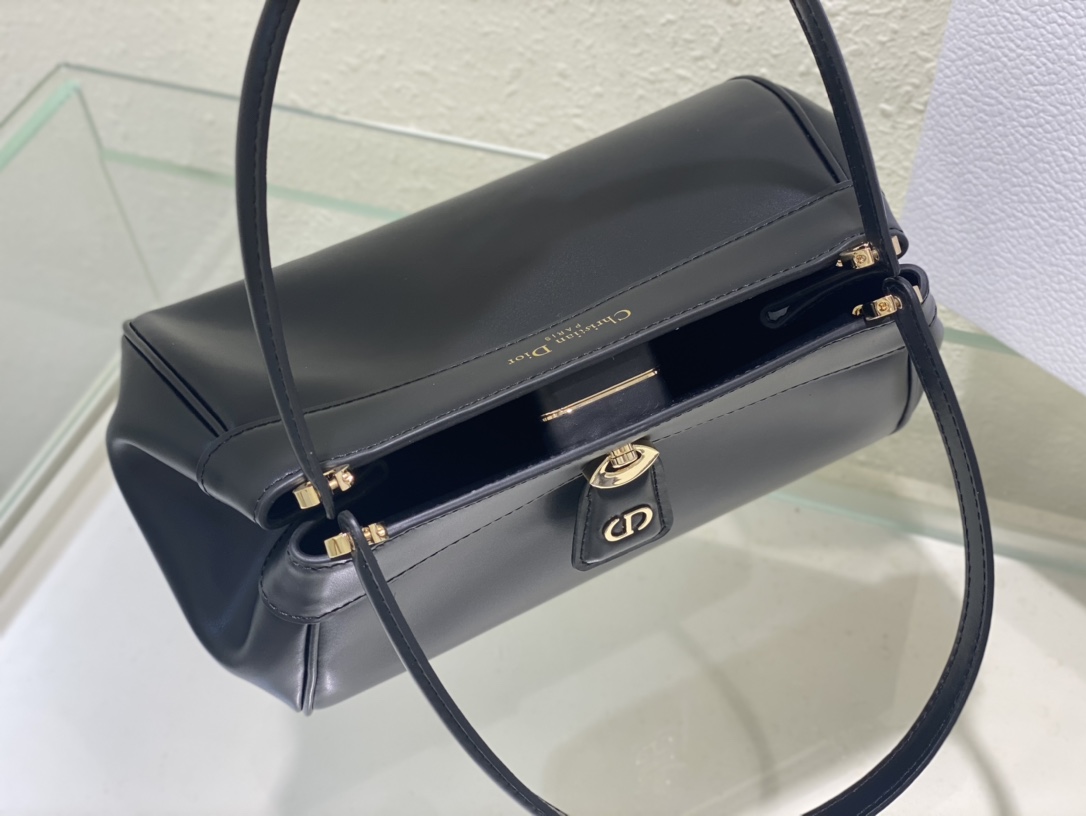 medium D*or key bag