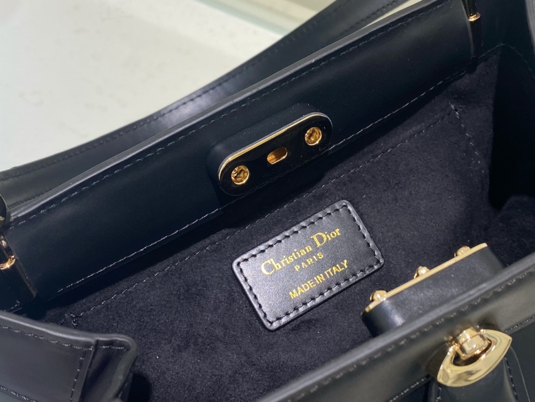 medium D*or key bag