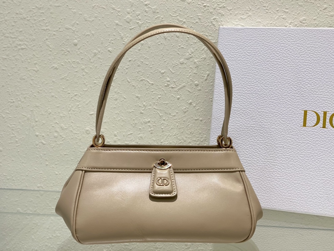 medium D*or key bag