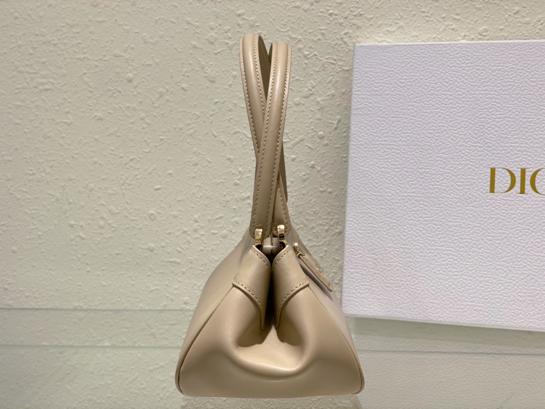 medium D*or key bag