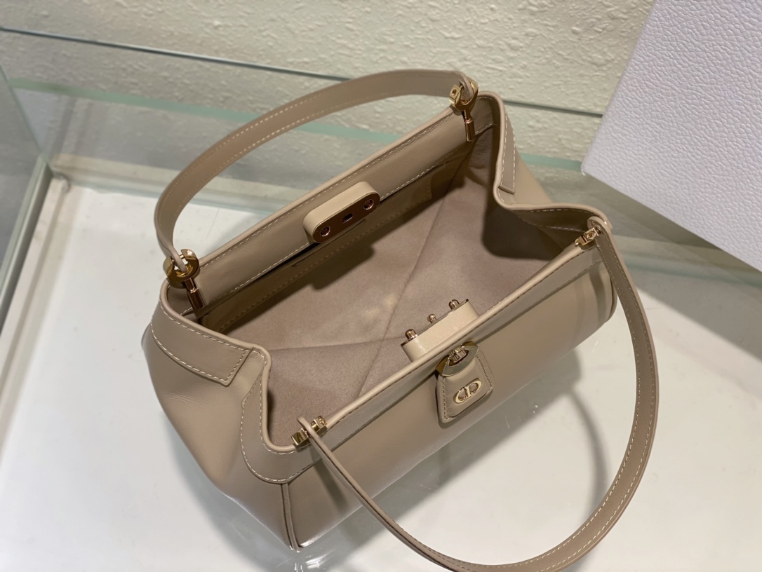 medium D*or key bag