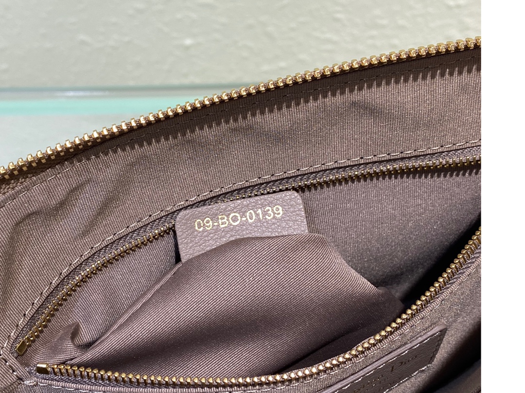 large D*or caro daily pouch