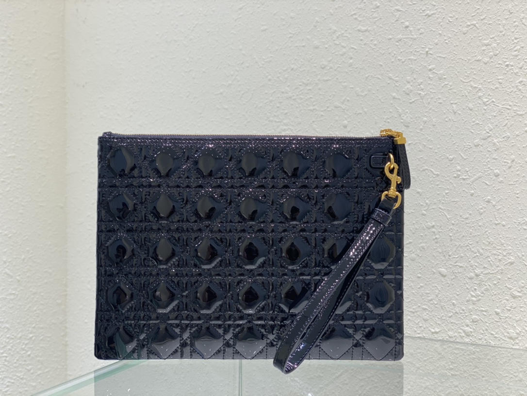 large D*or caro daily pouch