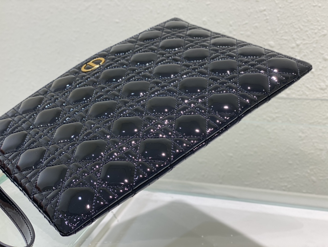 large D*or caro daily pouch