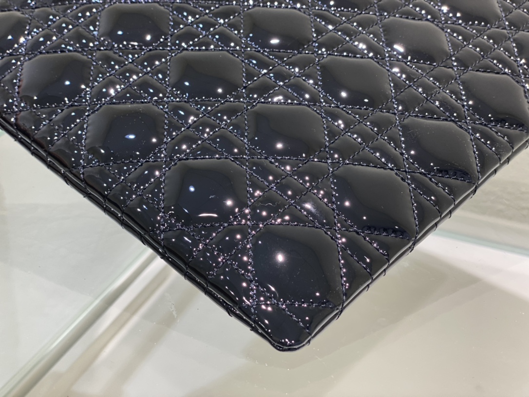 large D*or caro daily pouch