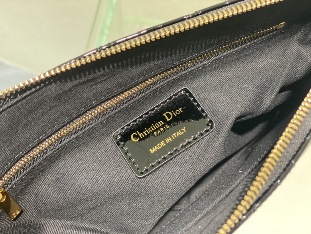 large D*or caro daily pouch