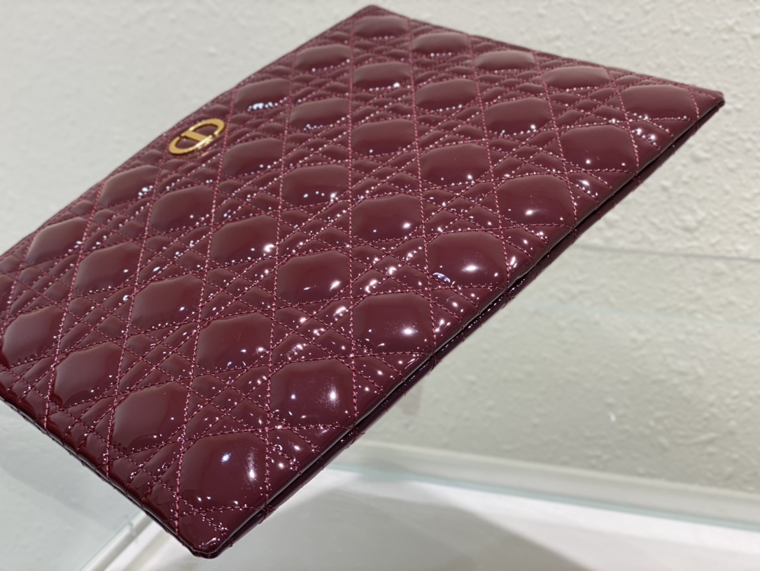 large D*or caro daily pouch