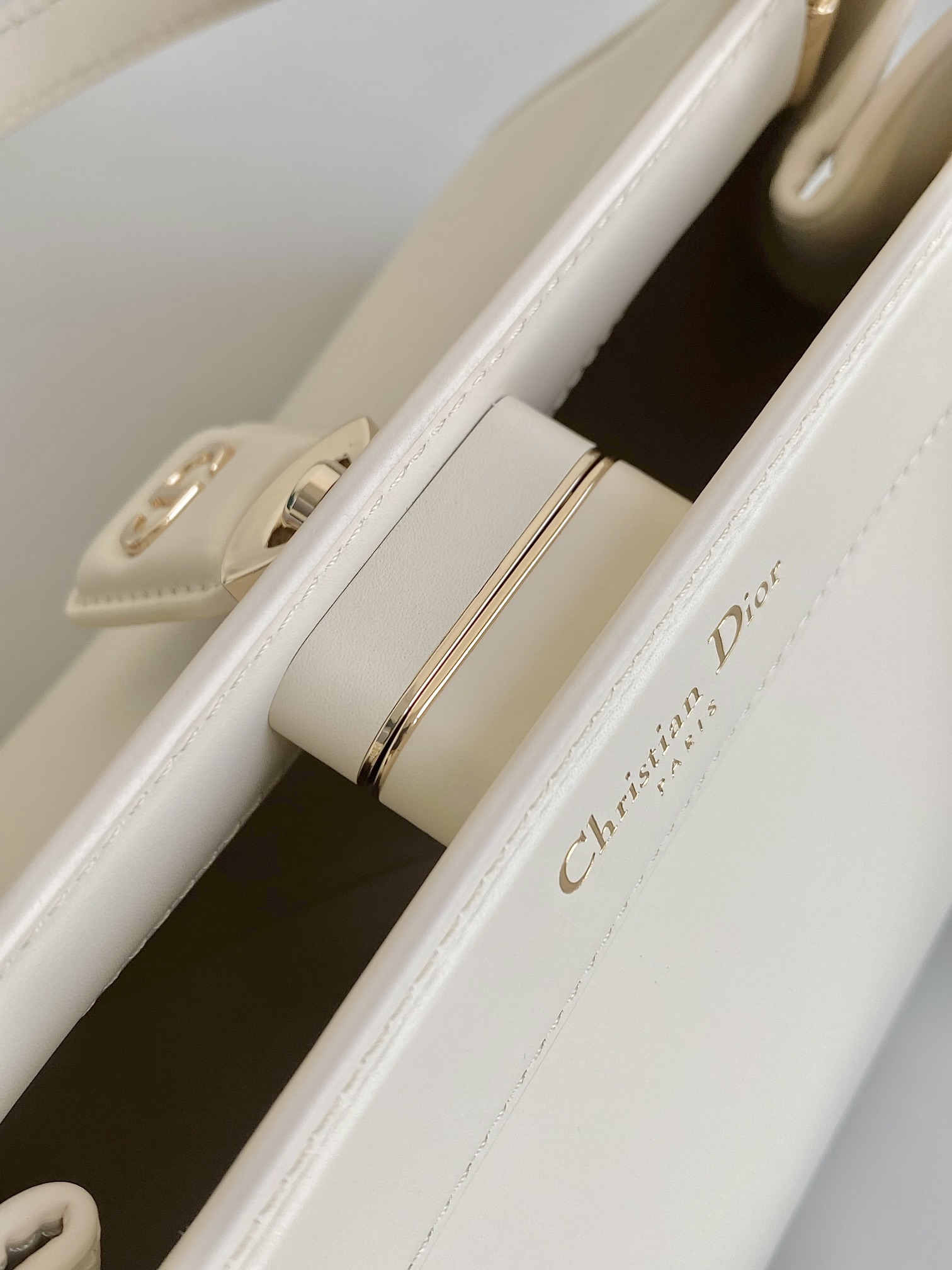 small D*or key bag