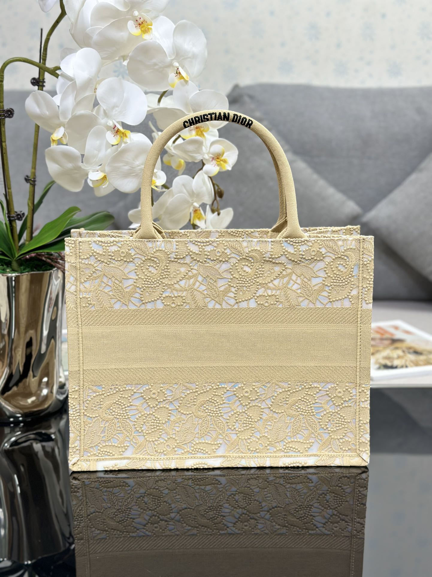 medium D*or book tote