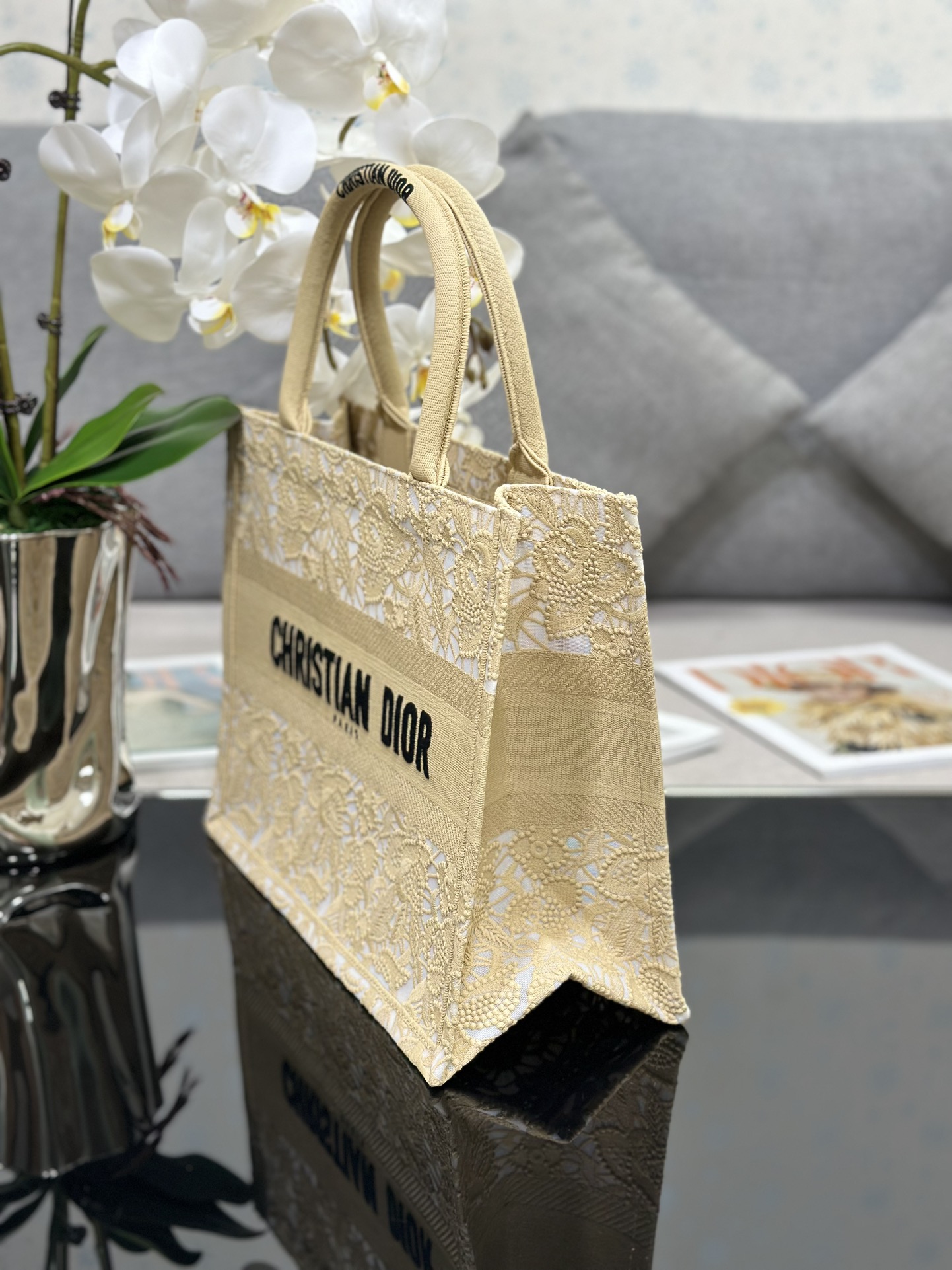 medium D*or book tote