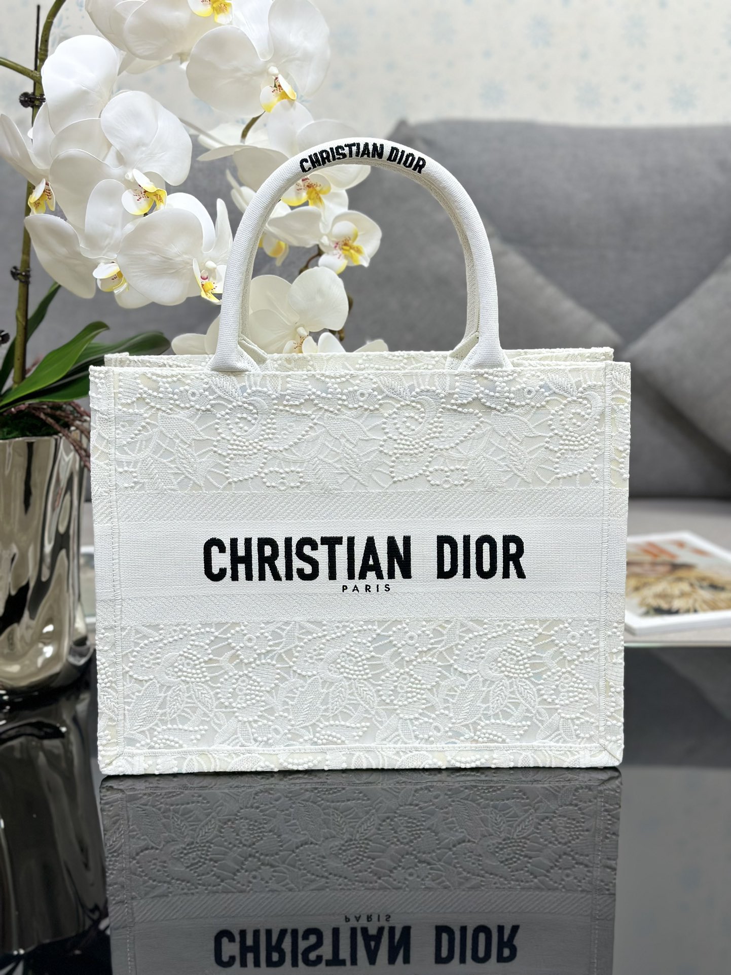 medium D*or book tote