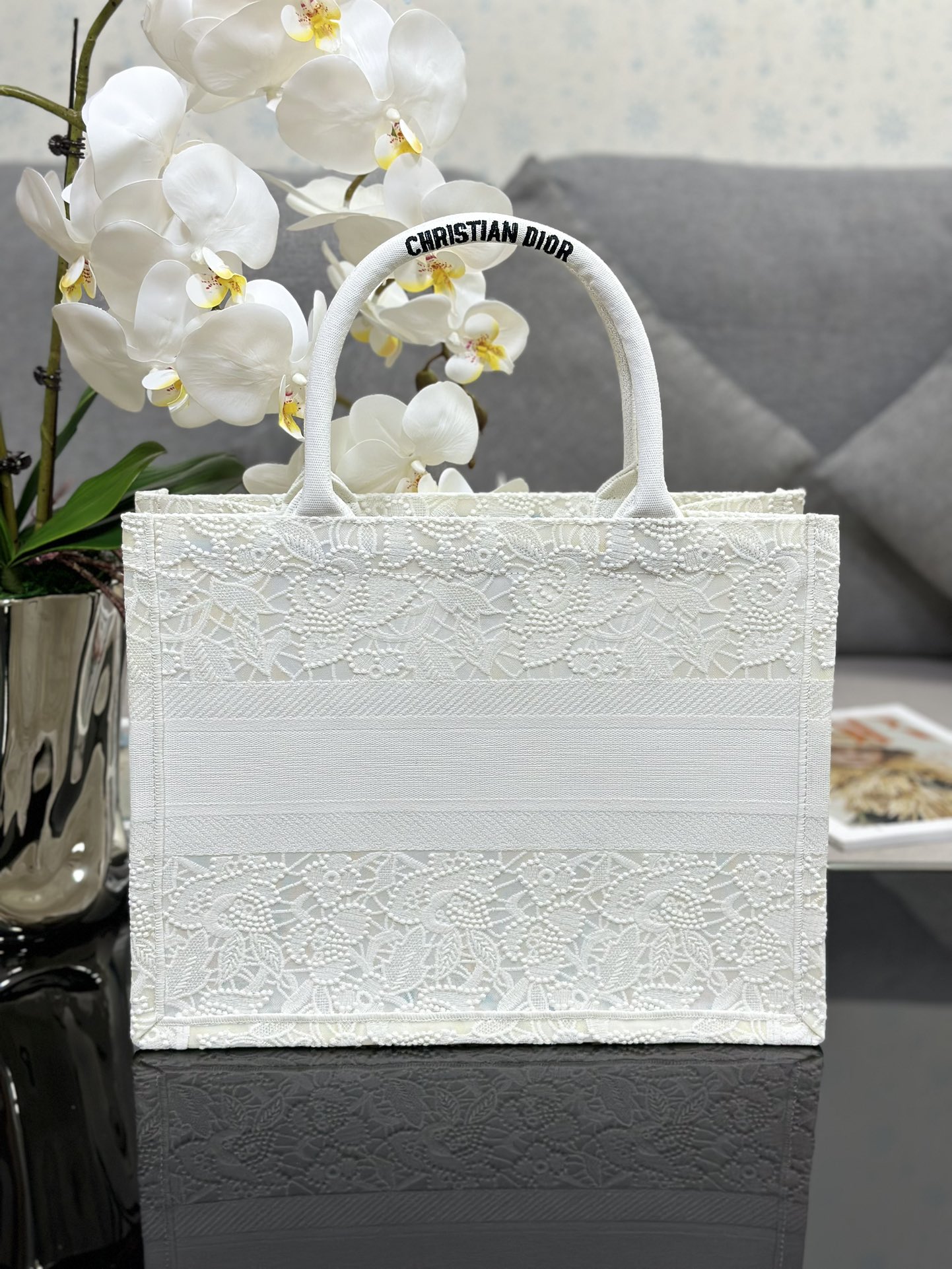 medium D*or book tote