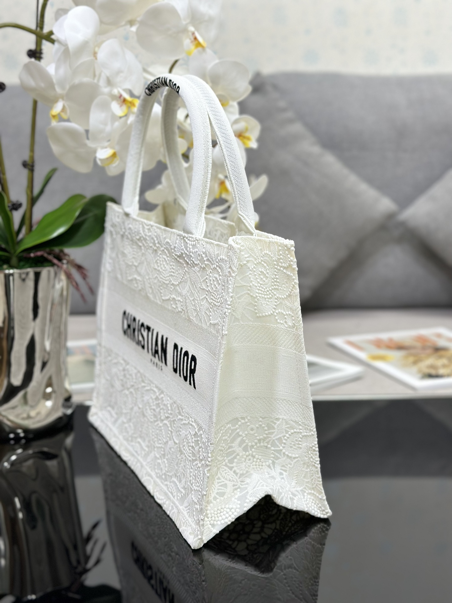 medium D*or book tote