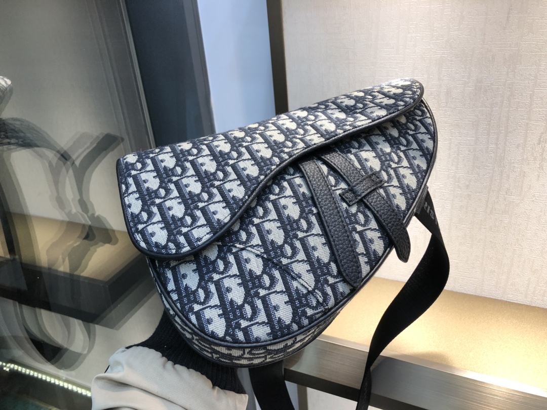 D*or saddle bag