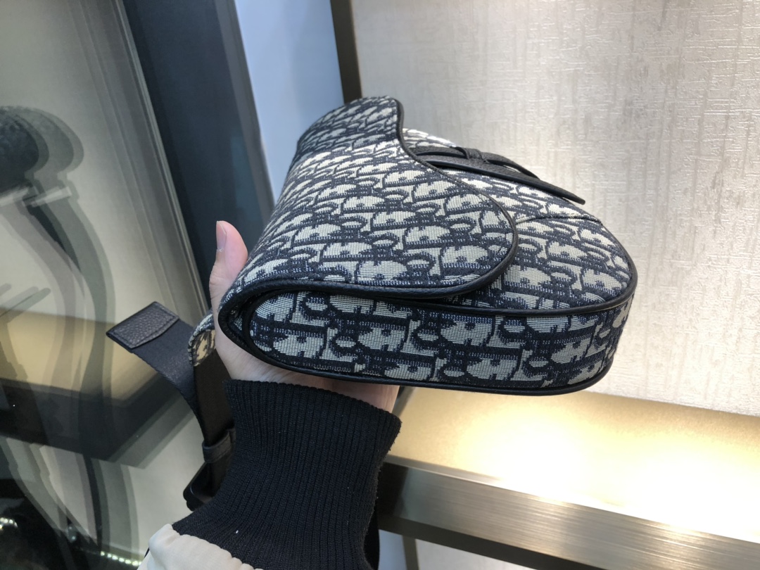 D*or saddle bag
