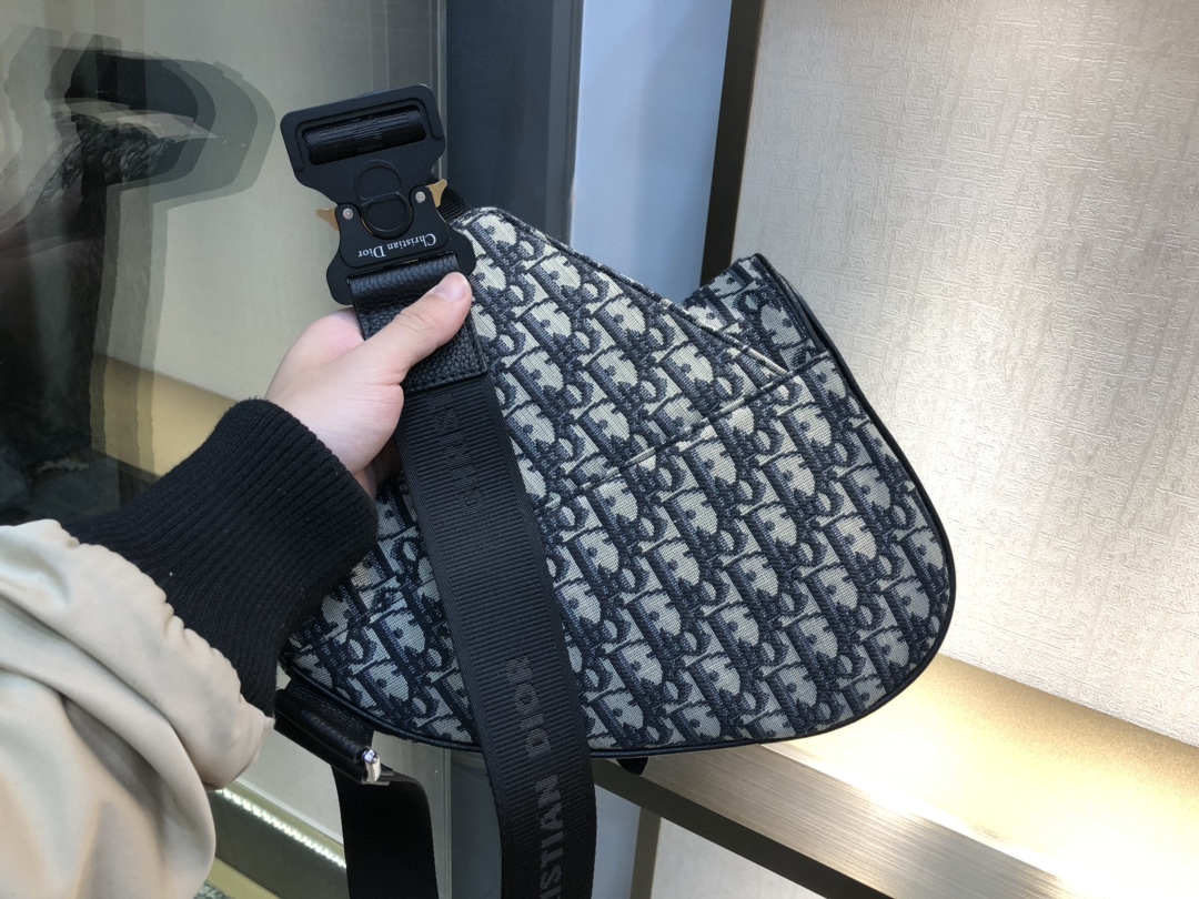 D*or saddle bag