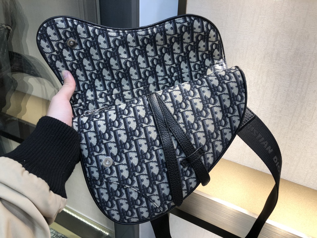D*or saddle bag