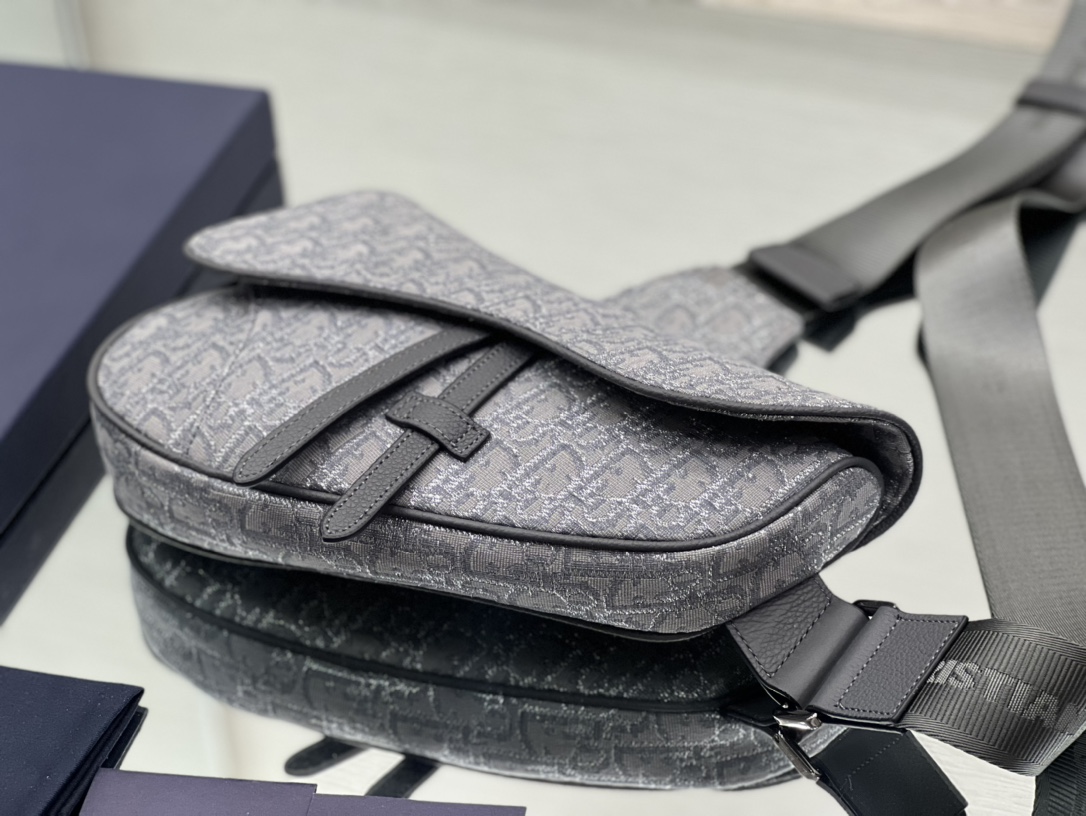 D*or saddle bag
