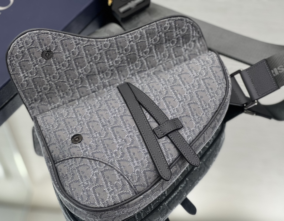 D*or saddle bag