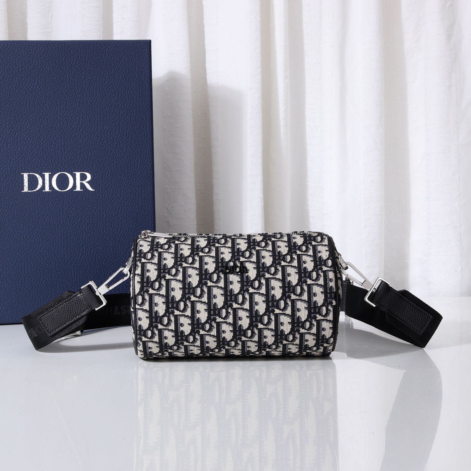 ROLLER MESSENGER BAG