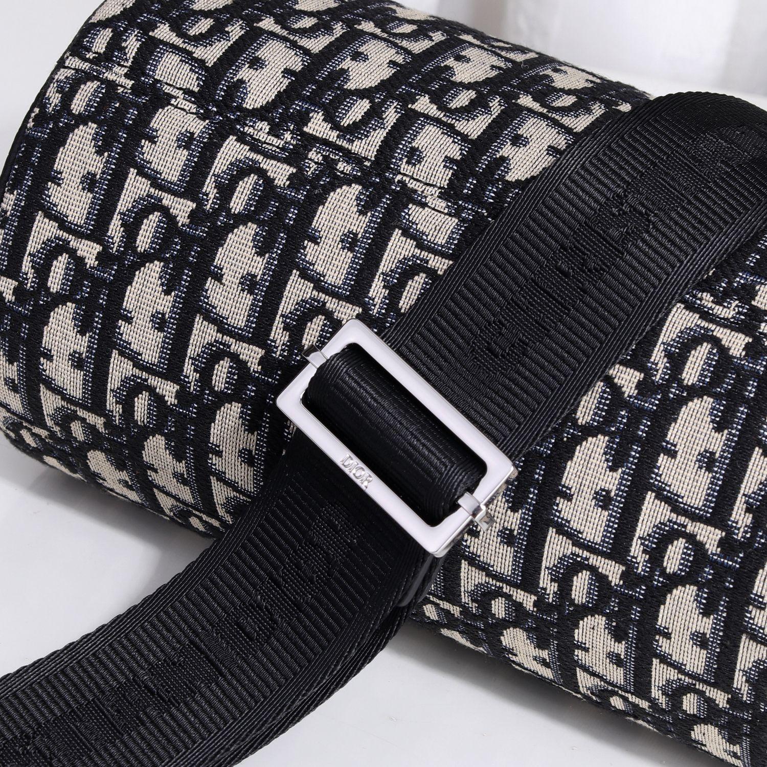 ROLLER MESSENGER BAG