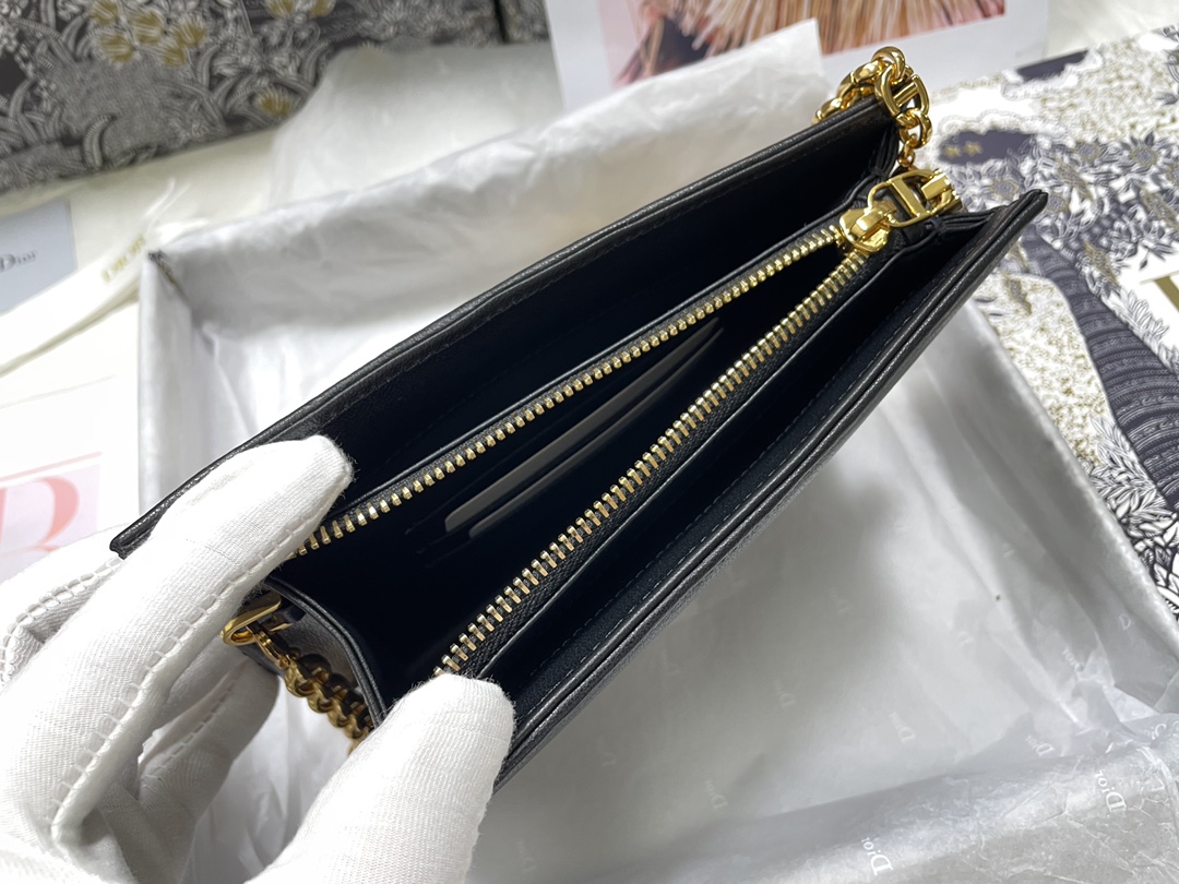 D*or caro zipped pouch with chain