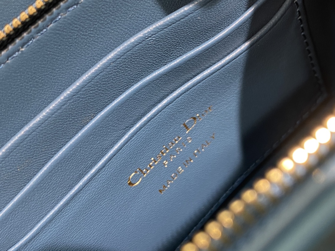 D*or caro zipped pouch with chain
