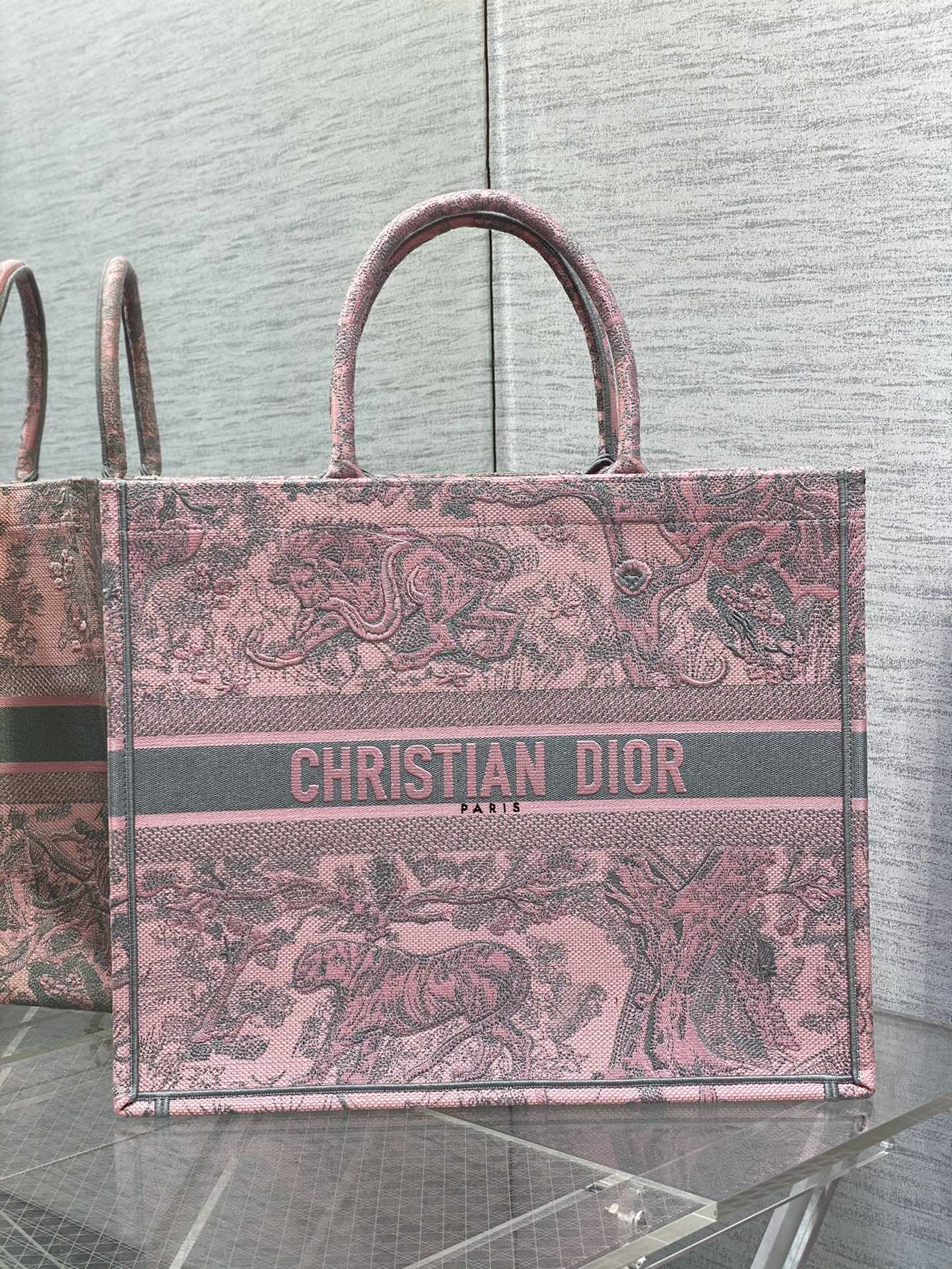large D*or book tote