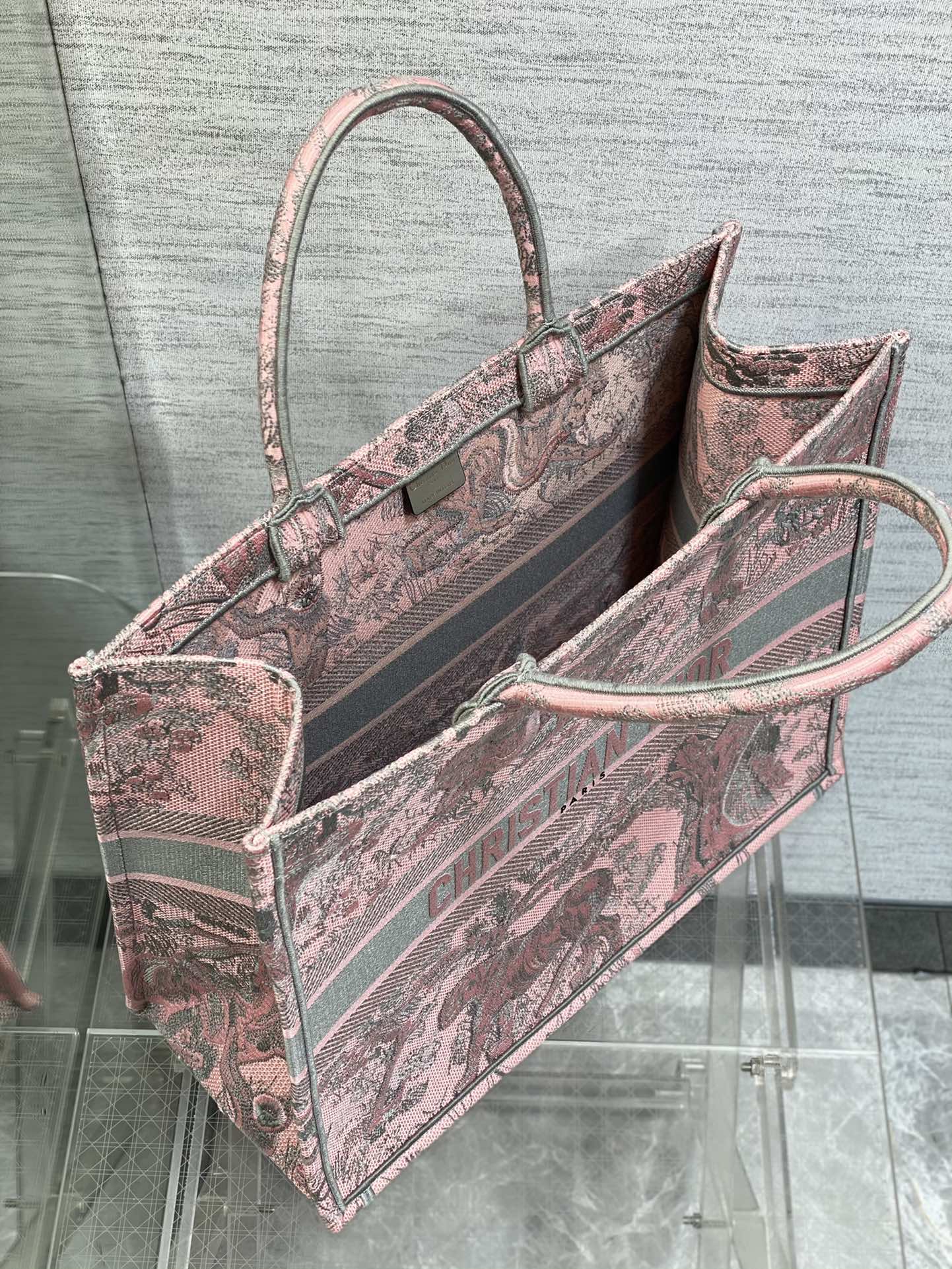 large D*or book tote