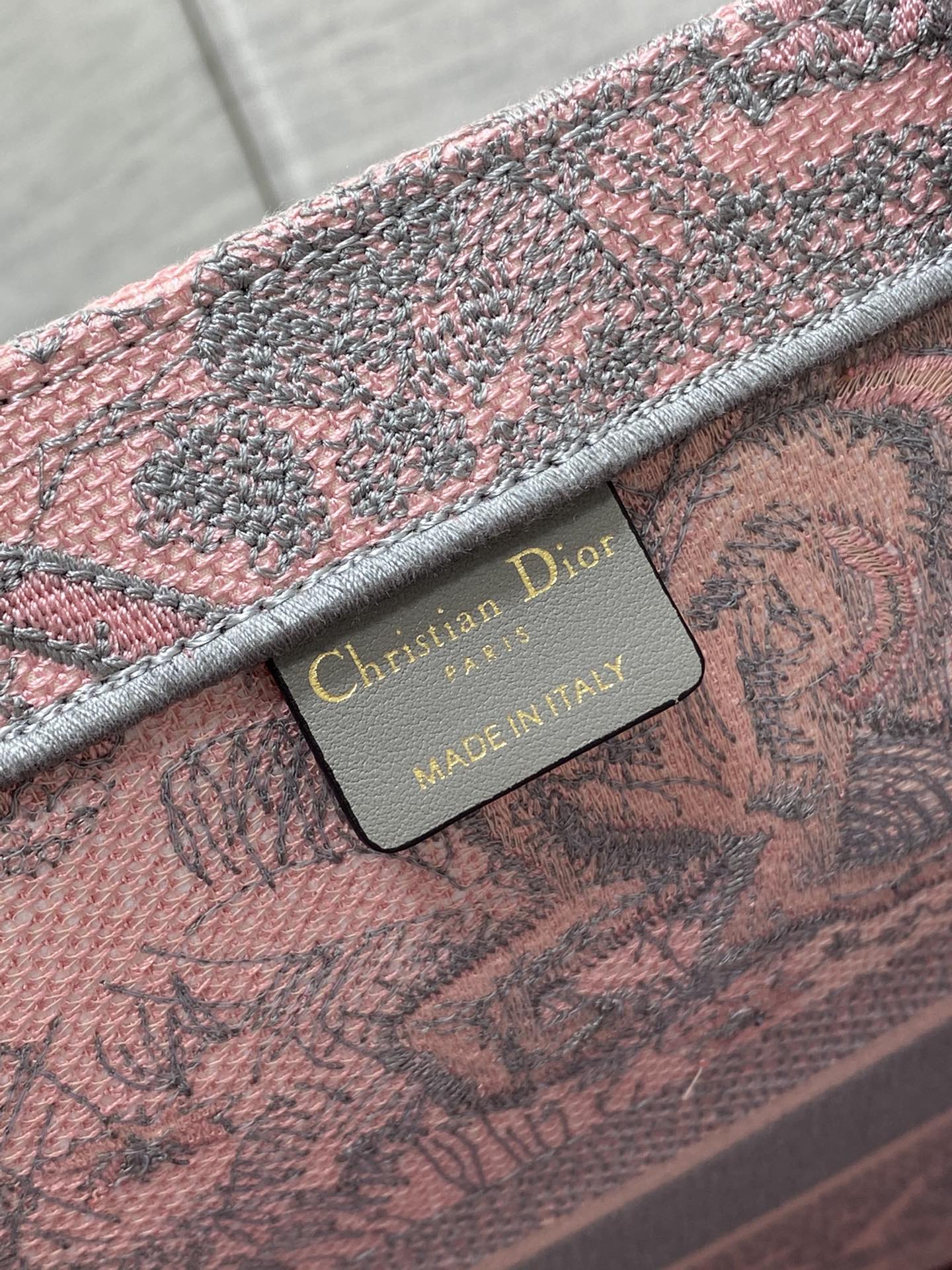 large D*or book tote