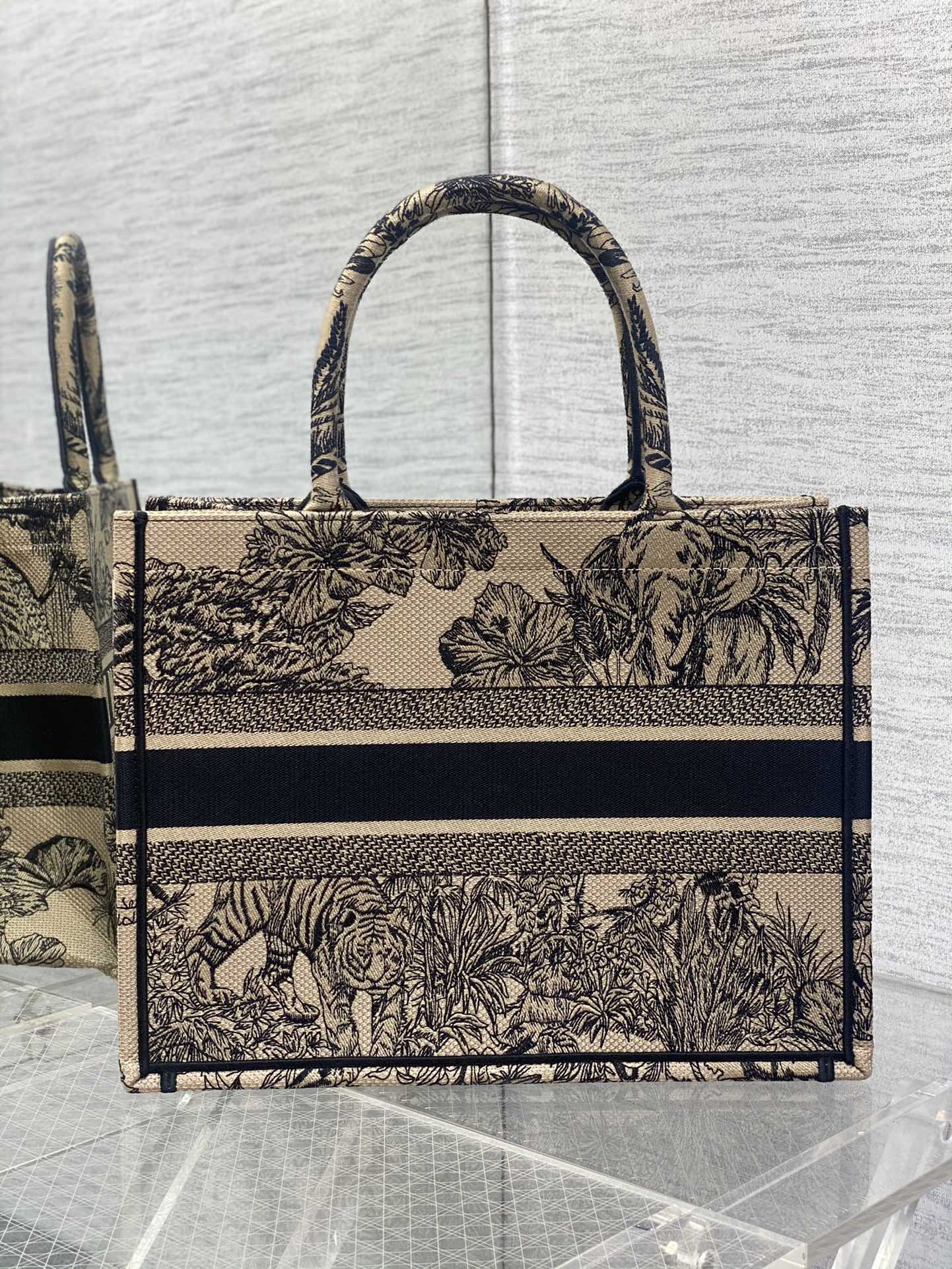 medium D*or book tote