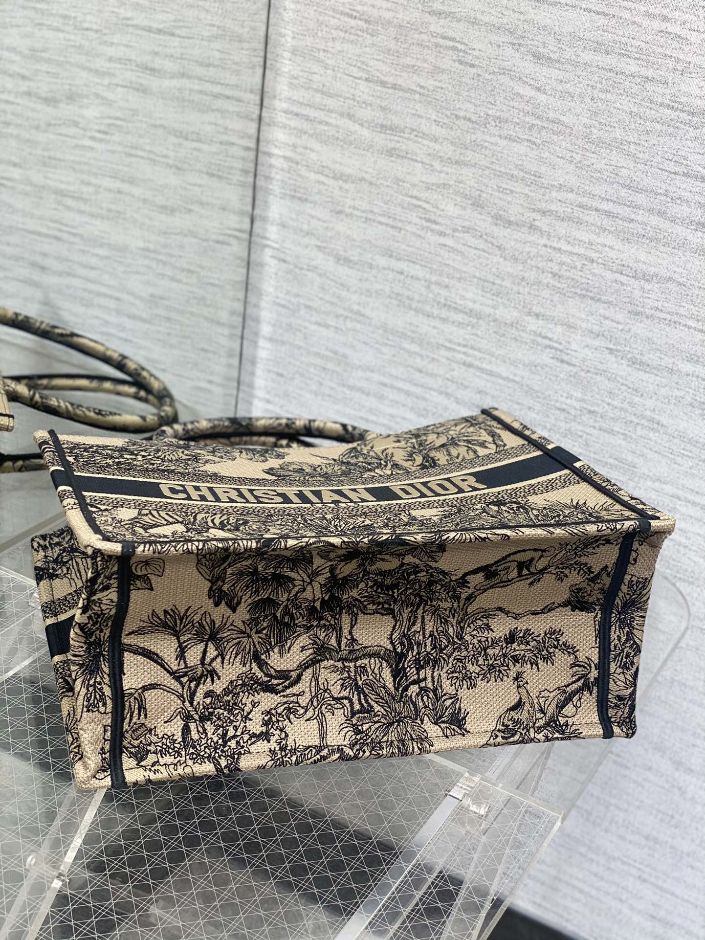 medium D*or book tote