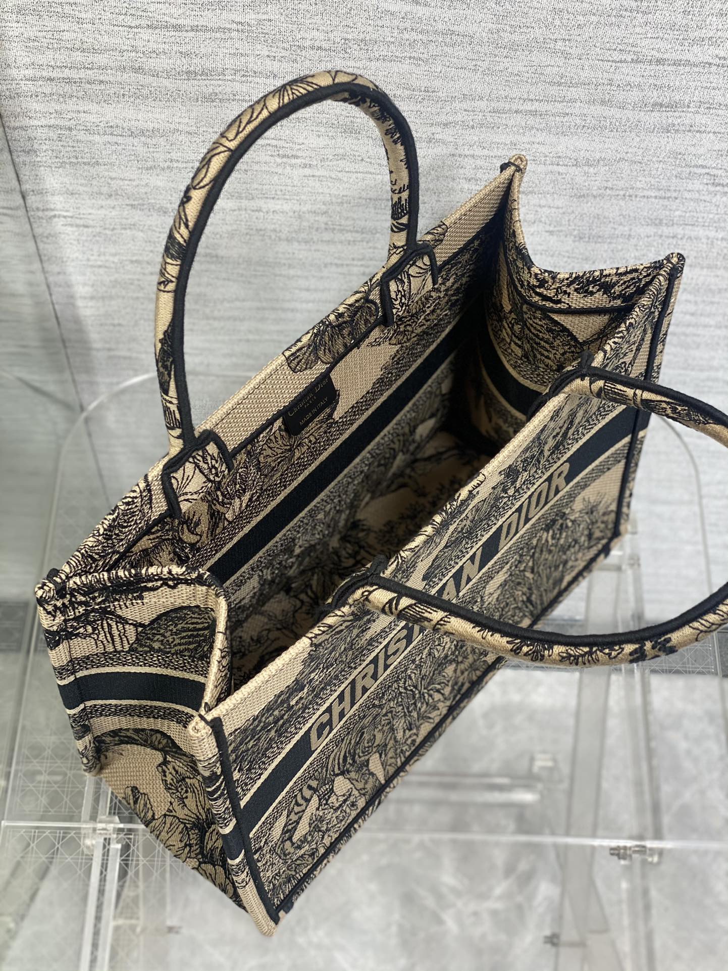 medium D*or book tote