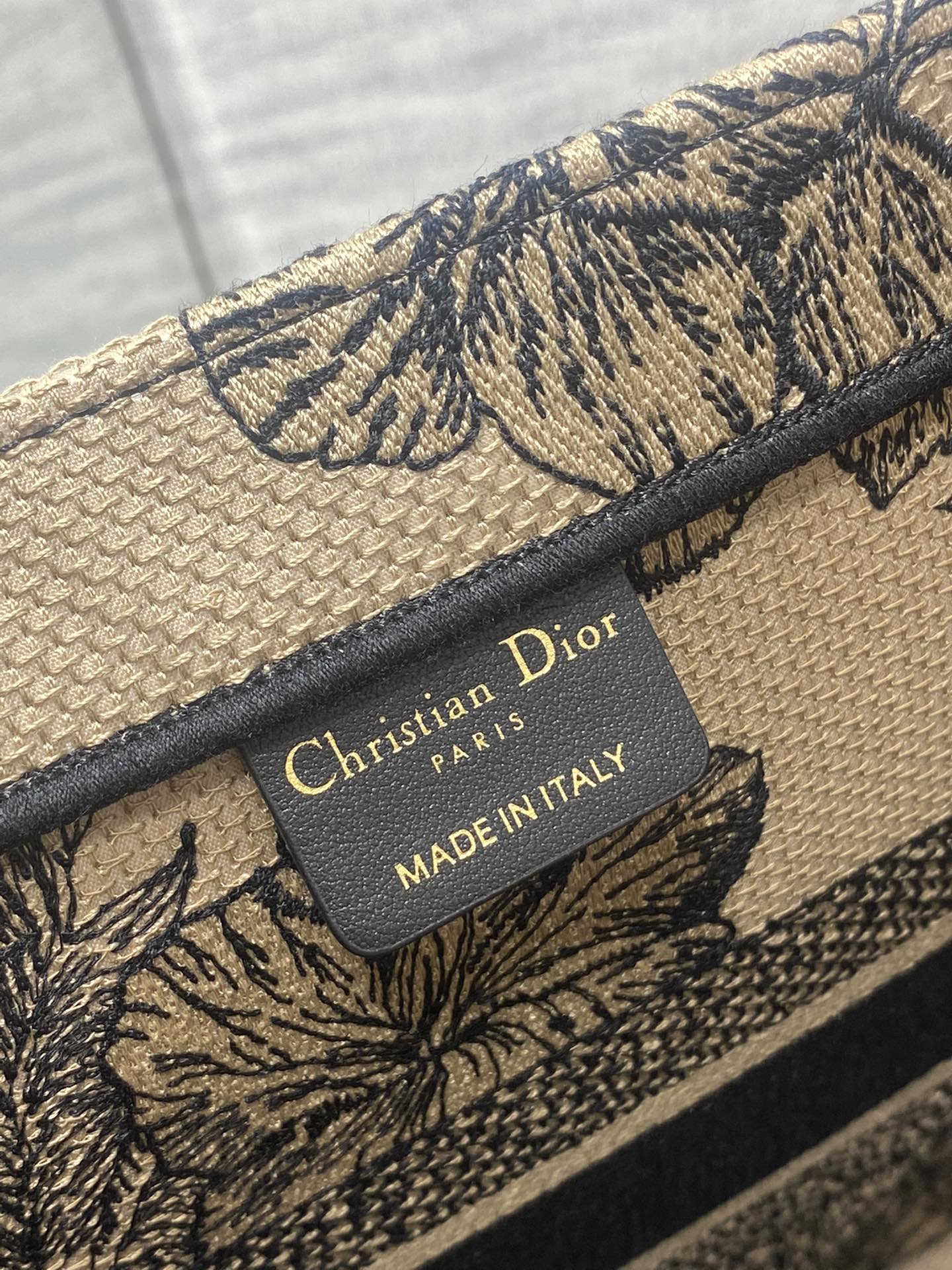 medium D*or book tote