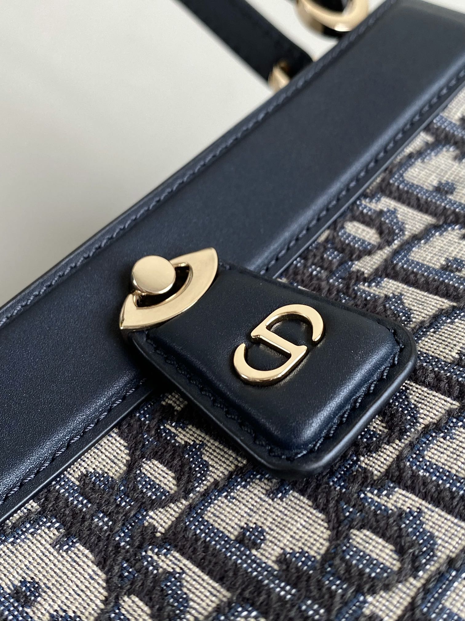 small D*or key bag