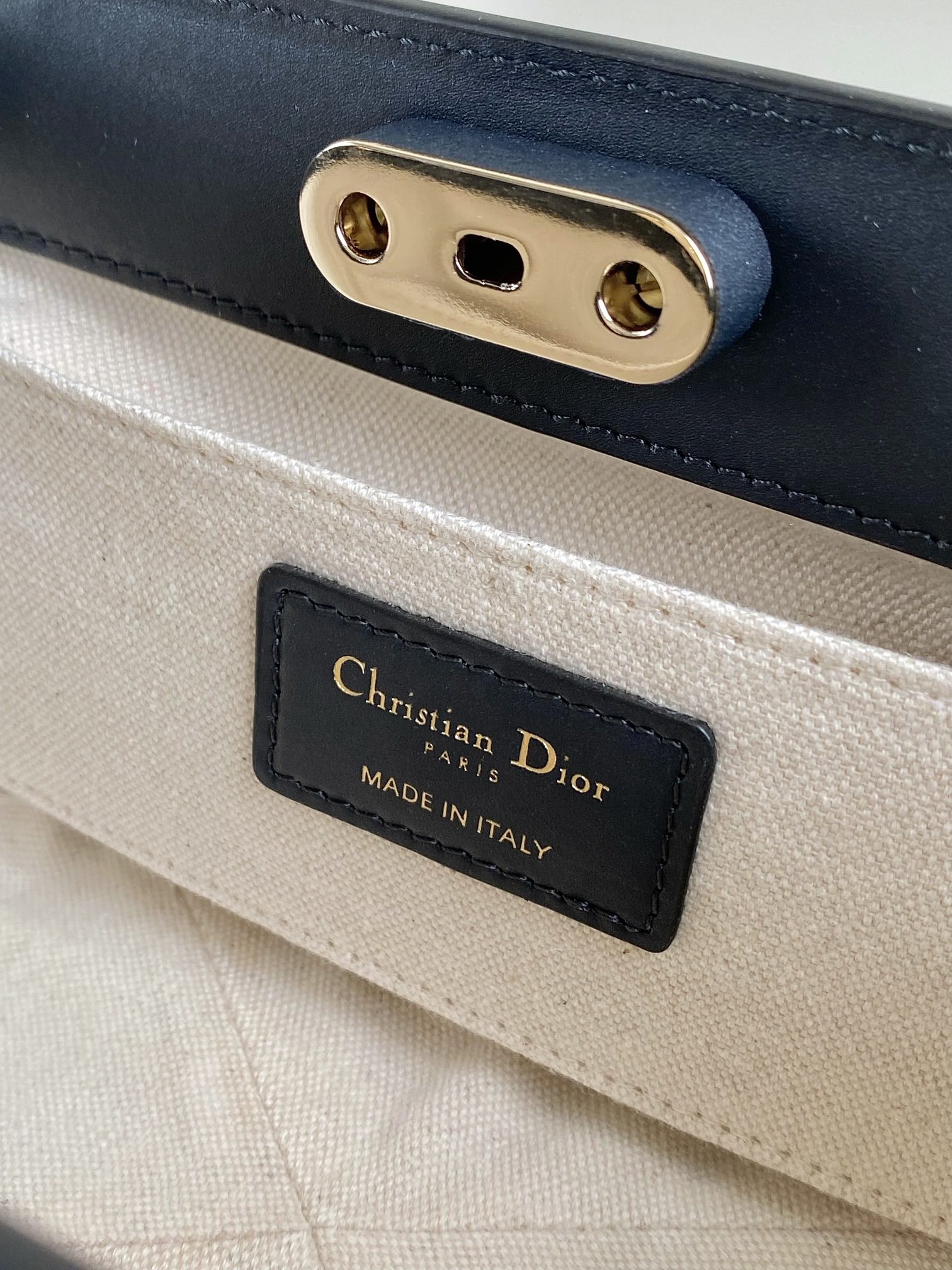 small D*or key bag