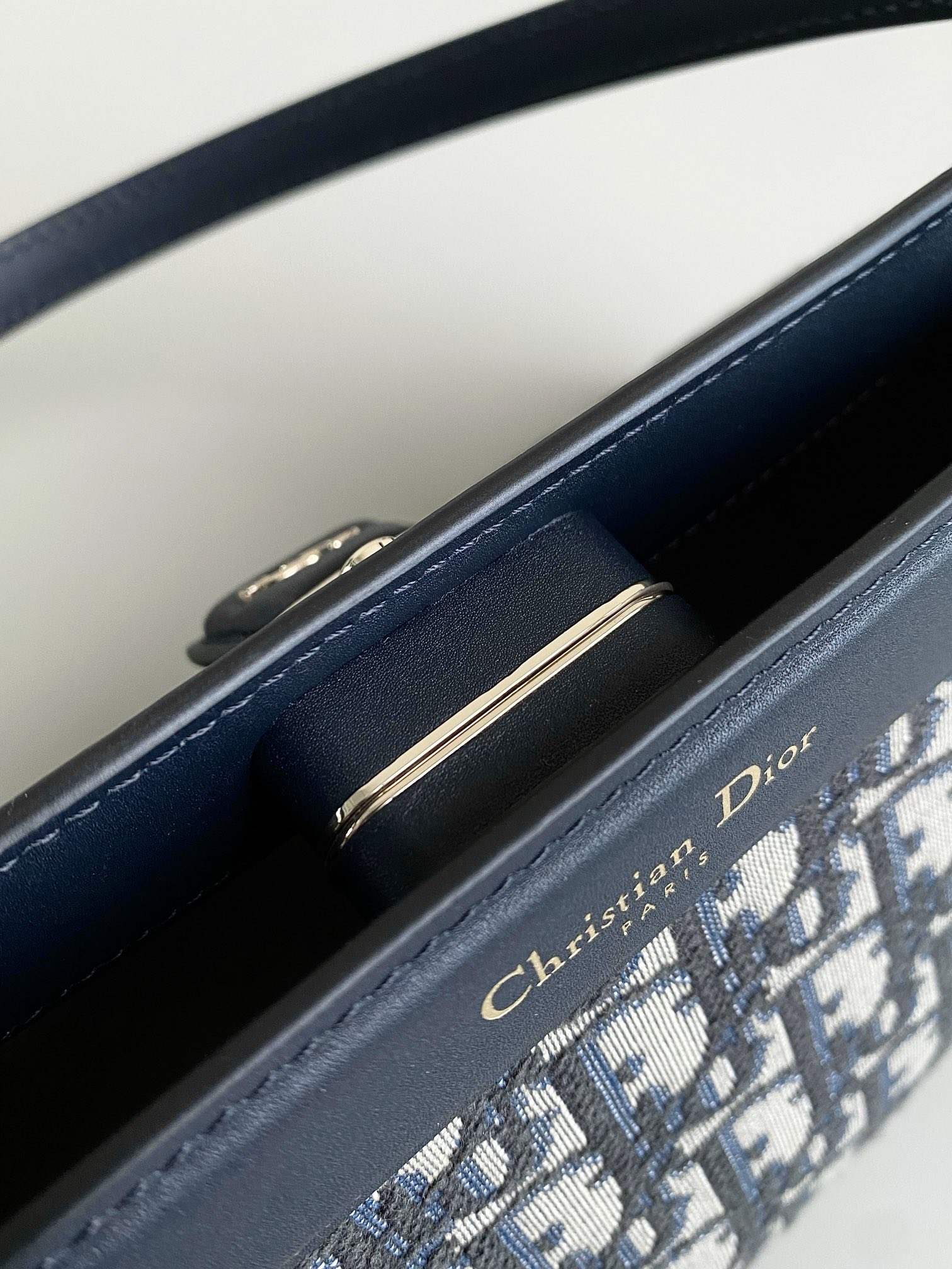 medium D*or key bag