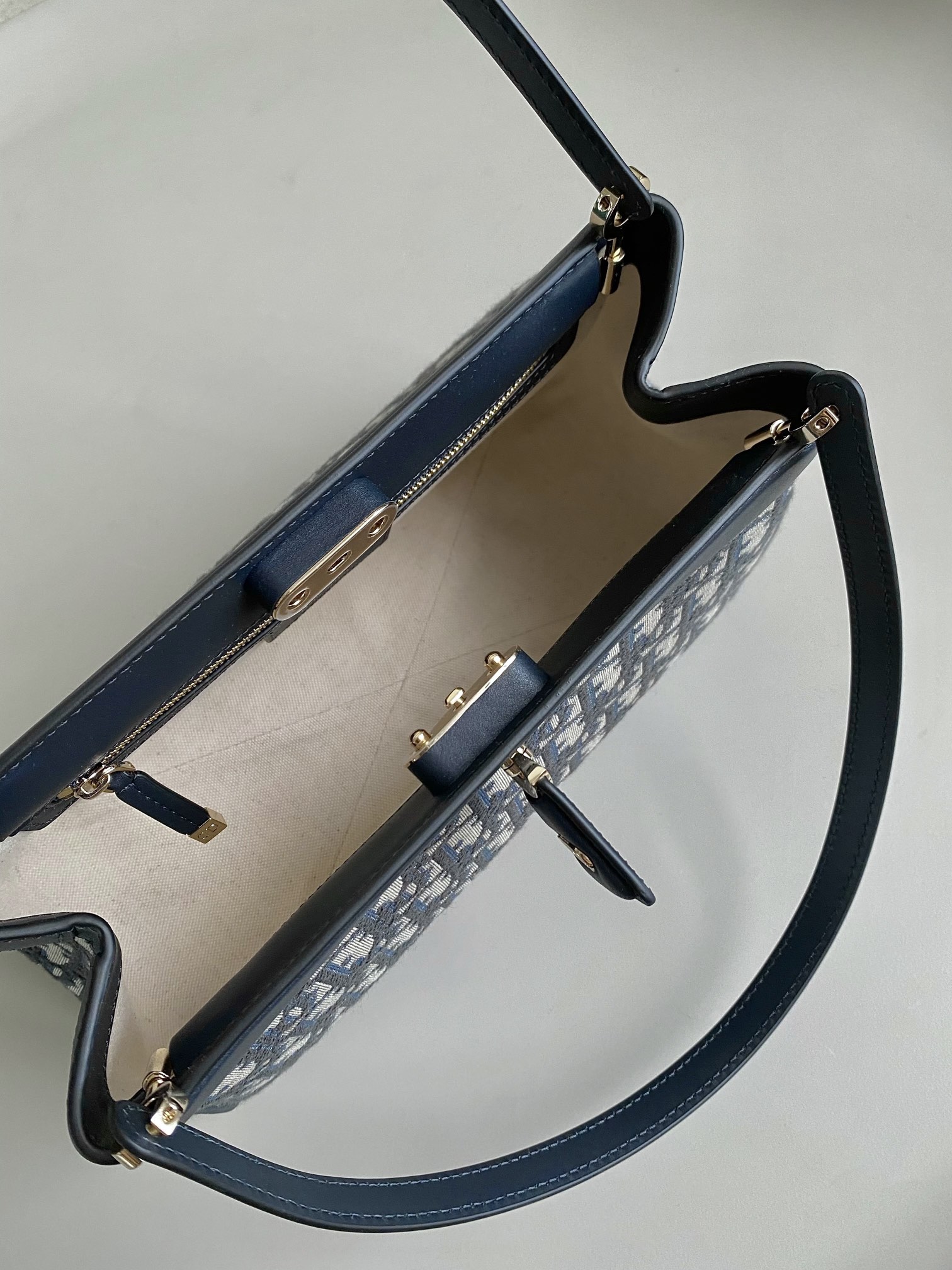 medium D*or key bag