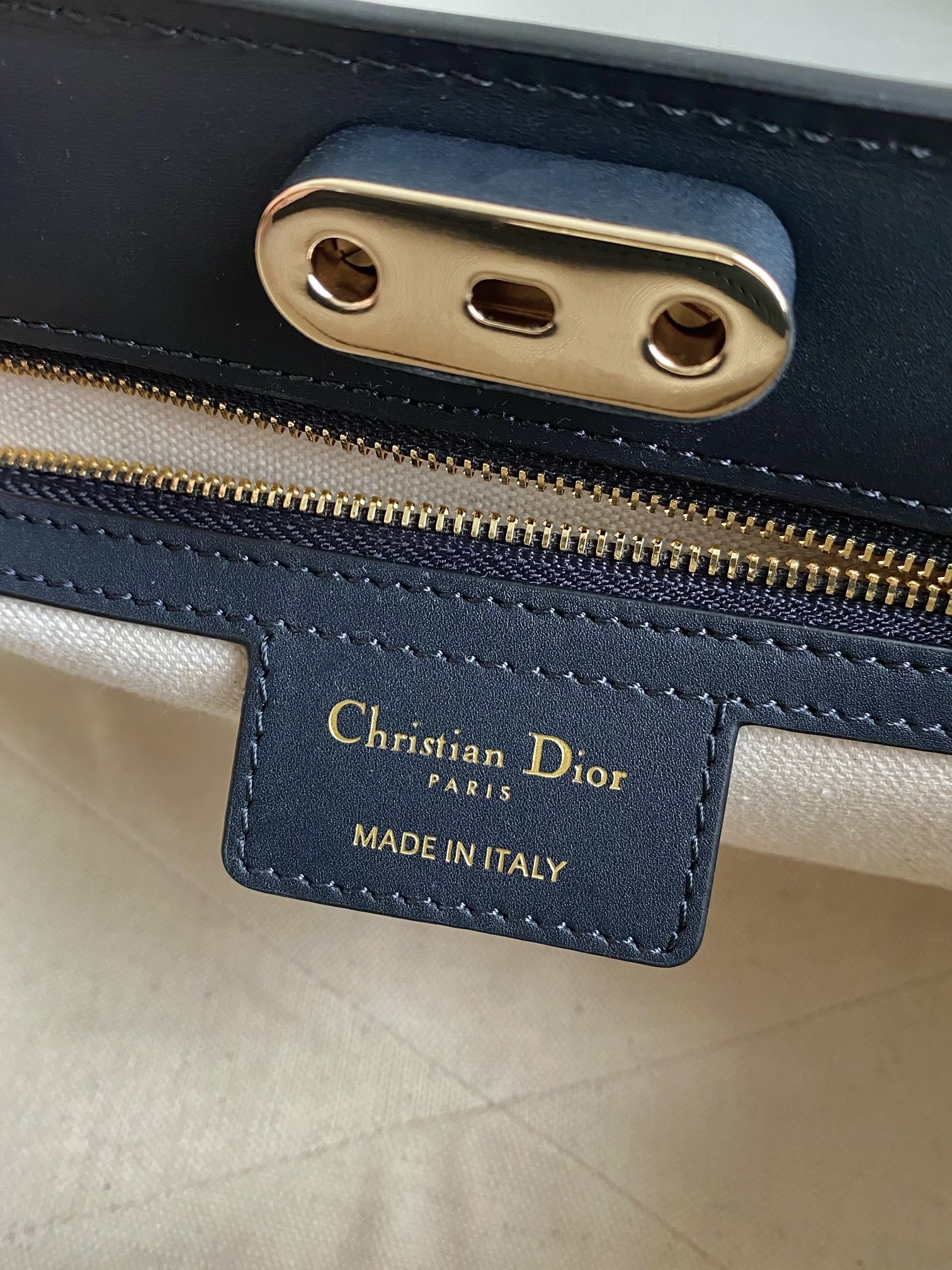 medium D*or key bag