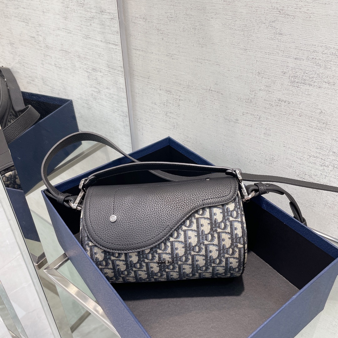 ROLLER MESSENGER BAG