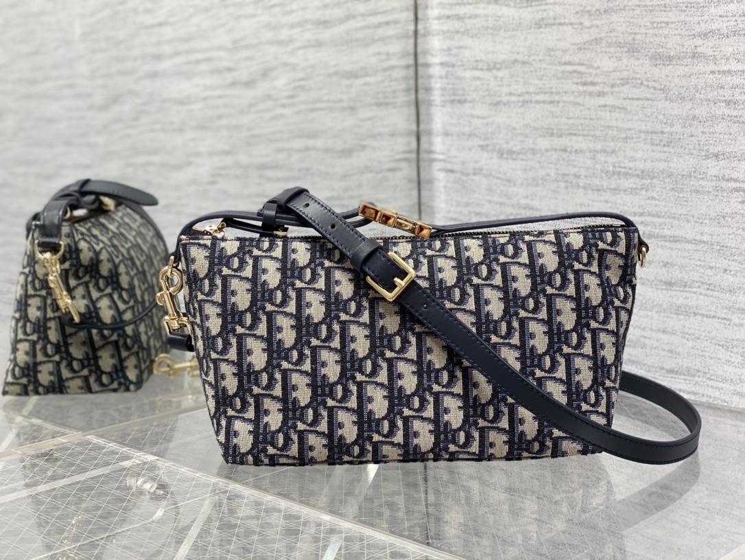 medium D*ortravel nomad pouch