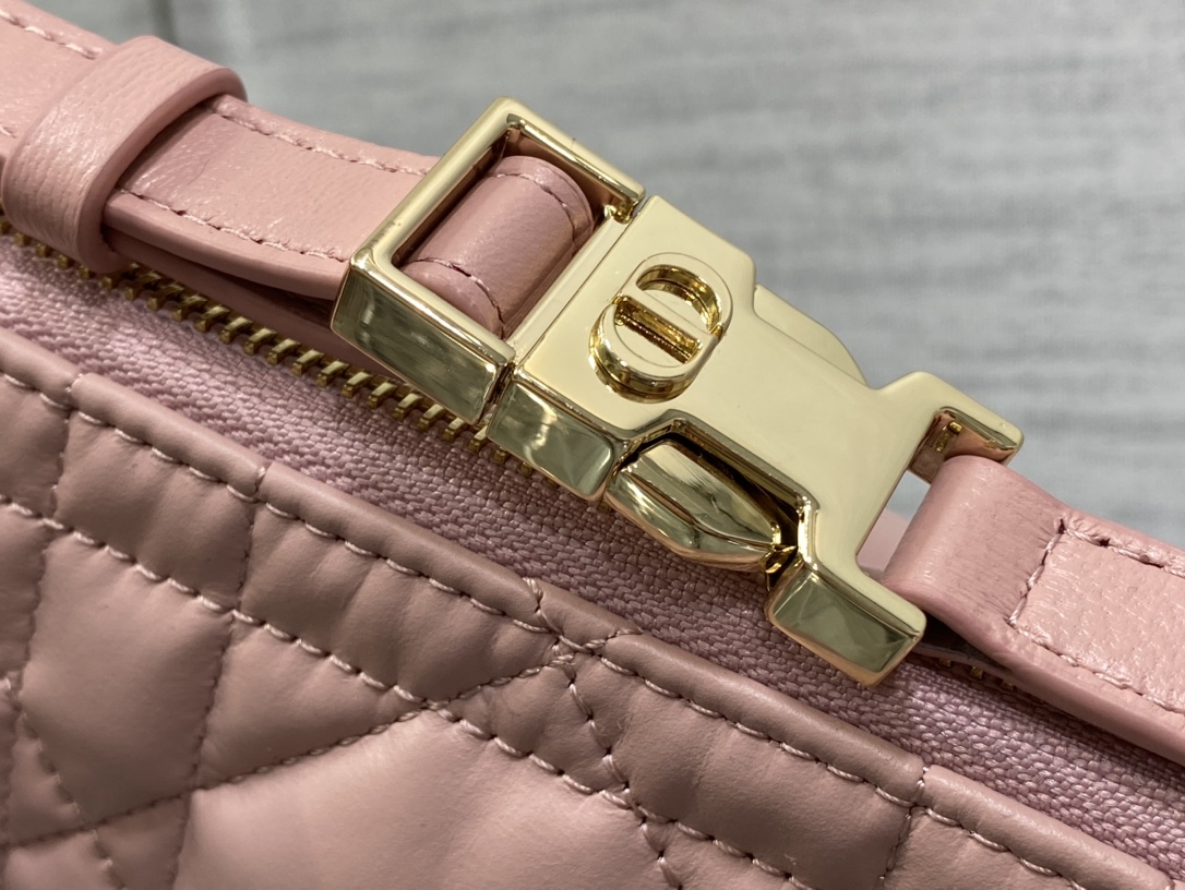 medium D*ortravel nomad pouch